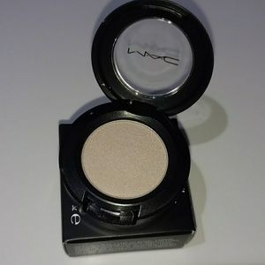 MAC - Shroom Eyeshadow